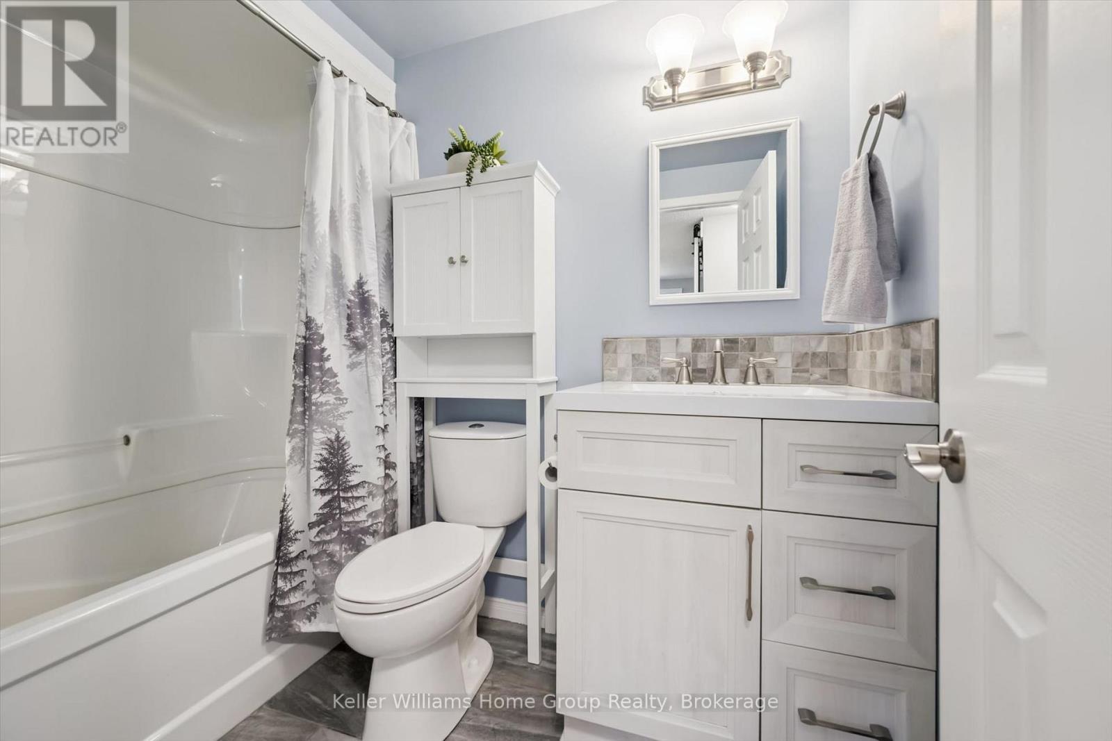 395 Strathallan Street, Centre Wellington (Fergus), ON - Indoor Photo Showing Bathroom