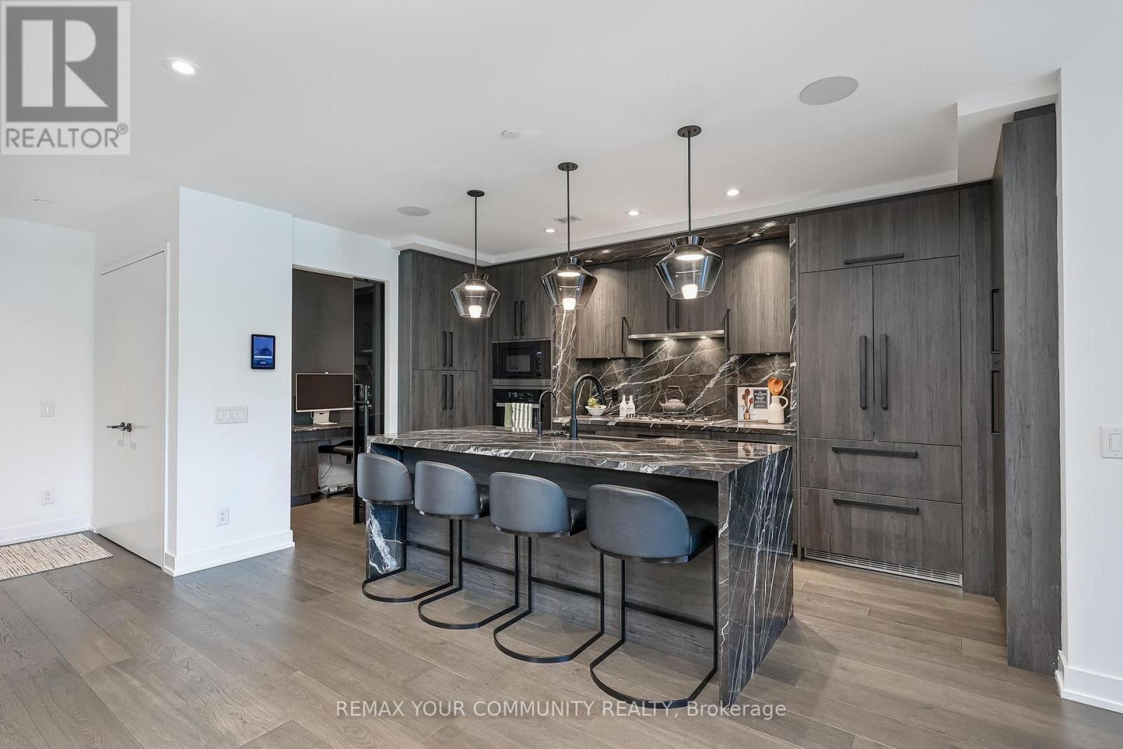 208 - 280 Howland Avenue, Toronto, ON - Indoor Photo Showing Kitchen With Upgraded Kitchen