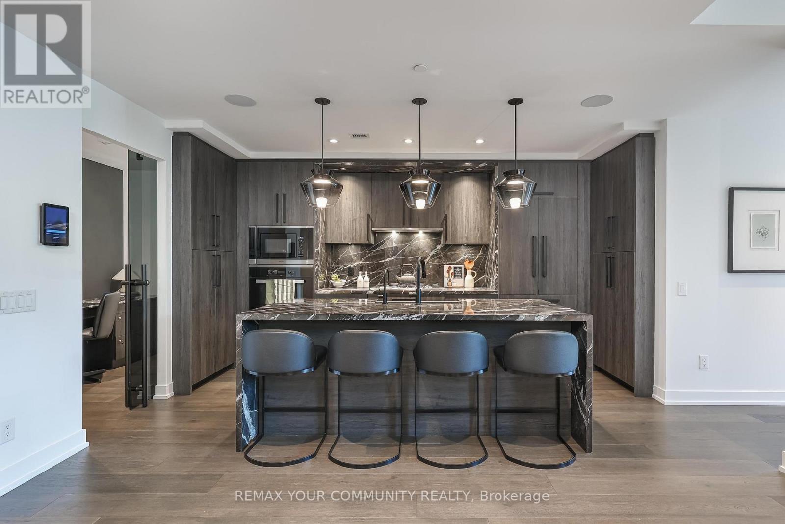 208 - 280 Howland Avenue, Toronto, ON - Indoor Photo Showing Kitchen With Upgraded Kitchen