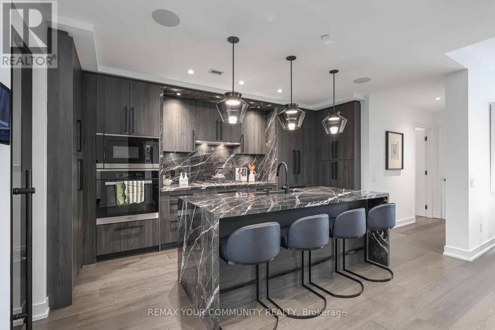 208 - 280 Howland Avenue, Toronto, ON - Indoor Photo Showing Kitchen With Upgraded Kitchen