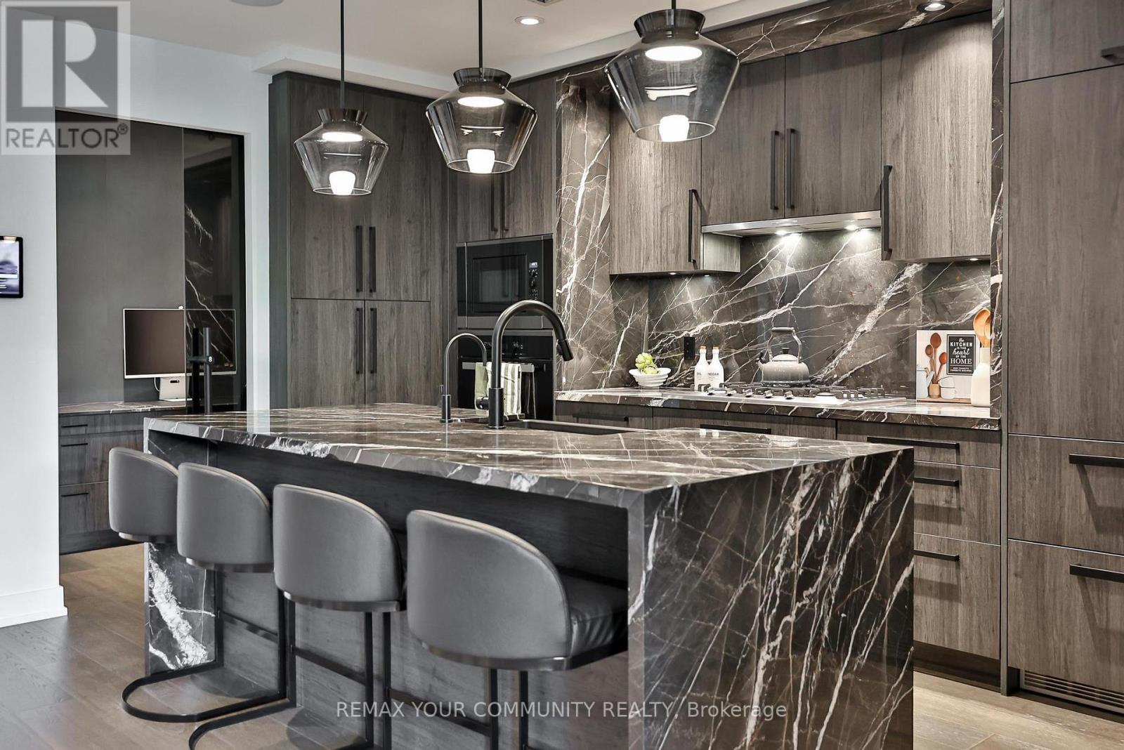 208 - 280 Howland Avenue, Toronto, ON - Indoor Photo Showing Kitchen With Upgraded Kitchen
