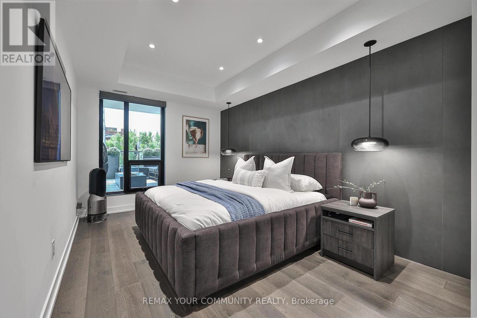 208 - 280 Howland Avenue, Toronto, ON - Indoor Photo Showing Bedroom