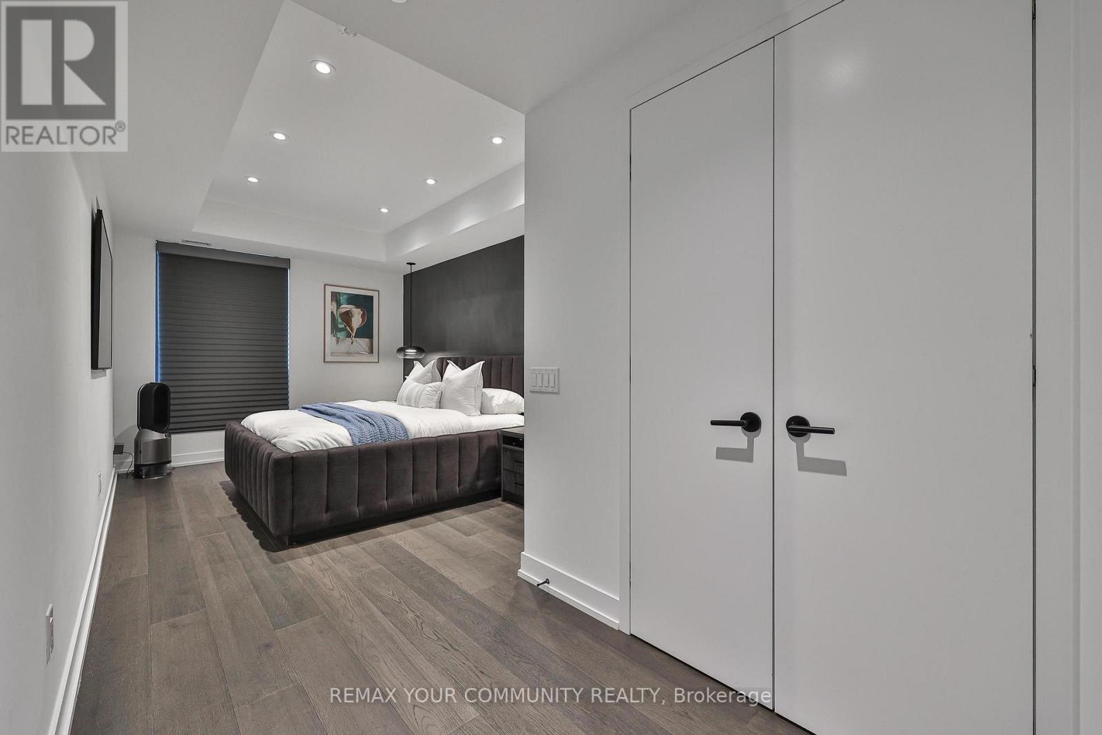 208 - 280 Howland Avenue, Toronto, ON - Indoor