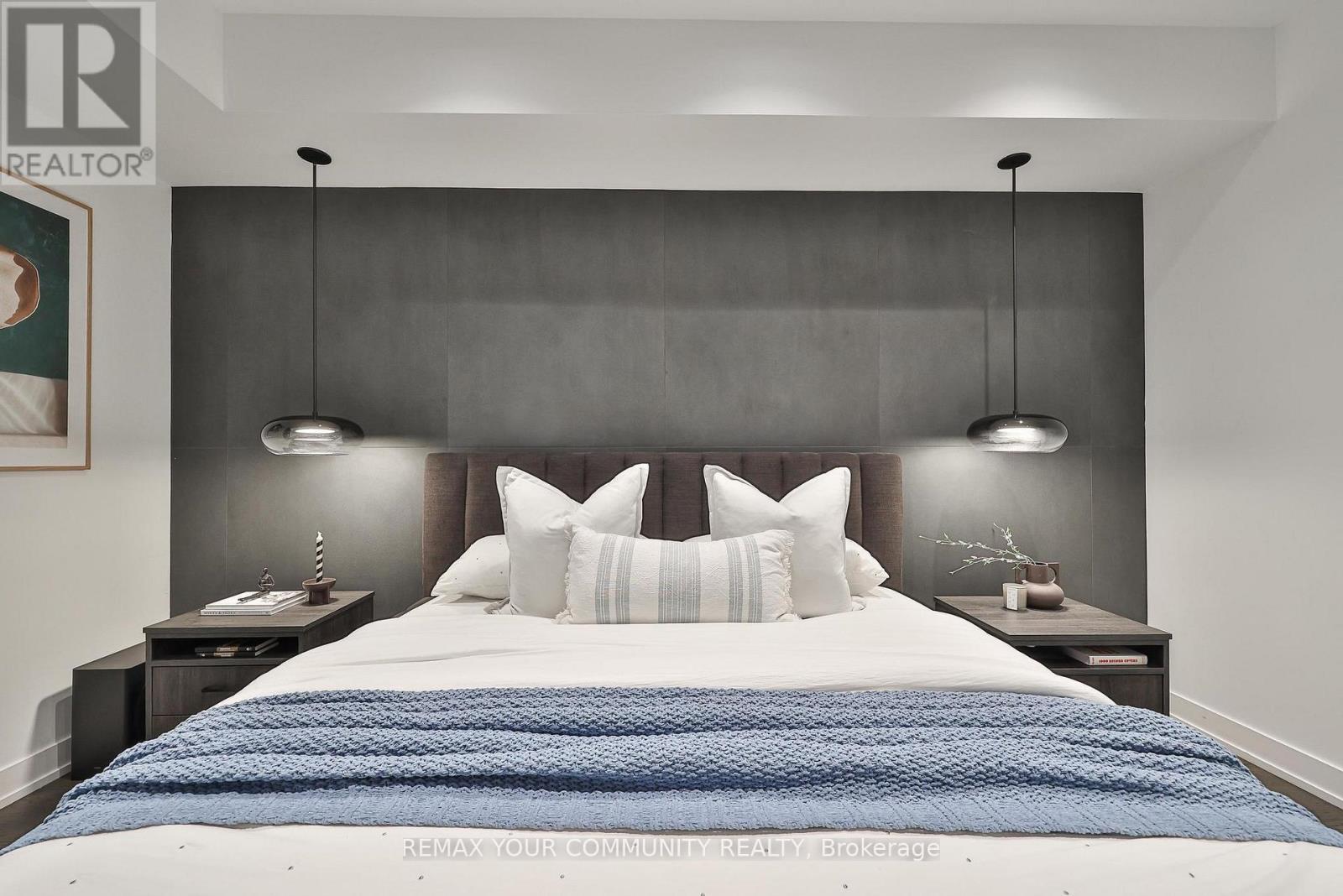 208 - 280 Howland Avenue, Toronto, ON - Indoor Photo Showing Bedroom