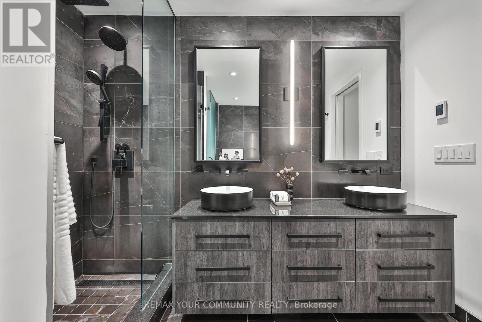 208 - 280 Howland Avenue, Toronto, ON - Indoor Photo Showing Bathroom