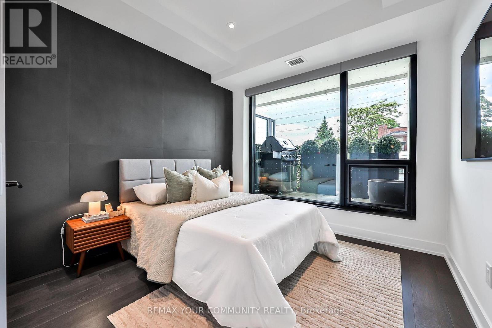 208 - 280 Howland Avenue, Toronto, ON - Indoor Photo Showing Bedroom