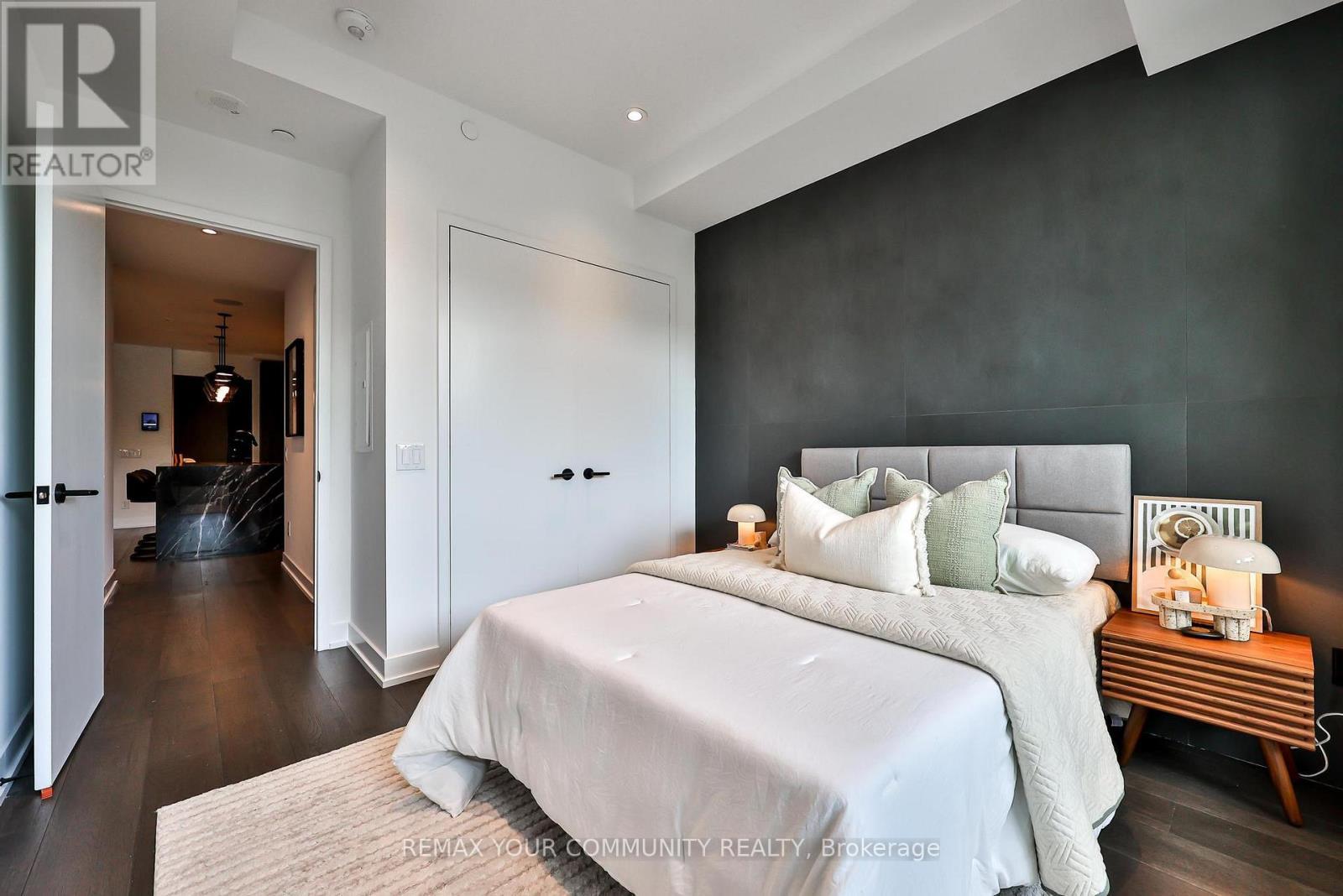 208 - 280 Howland Avenue, Toronto, ON - Indoor Photo Showing Bedroom