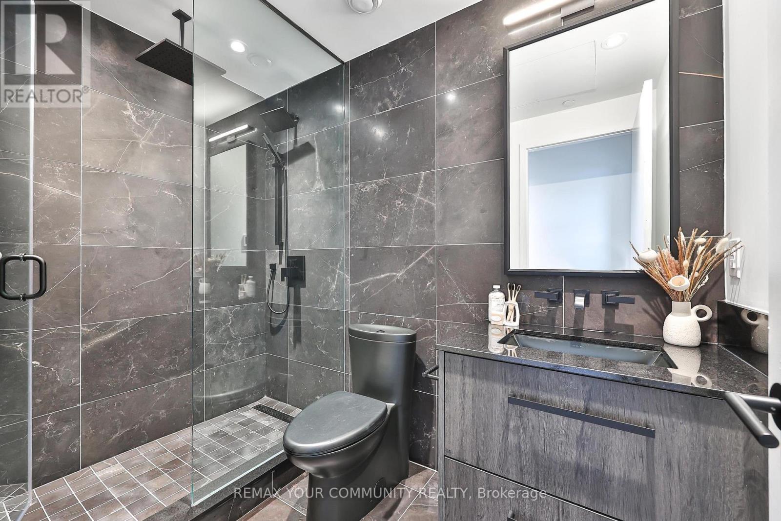 208 - 280 Howland Avenue, Toronto, ON - Indoor Photo Showing Bathroom