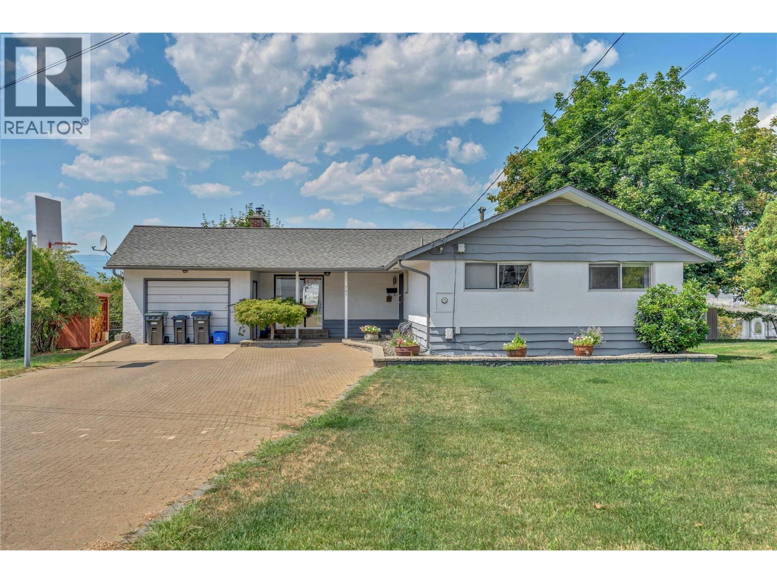707 Ross Avenue, Penticton, BC - Outdoor With Deck Patio Veranda