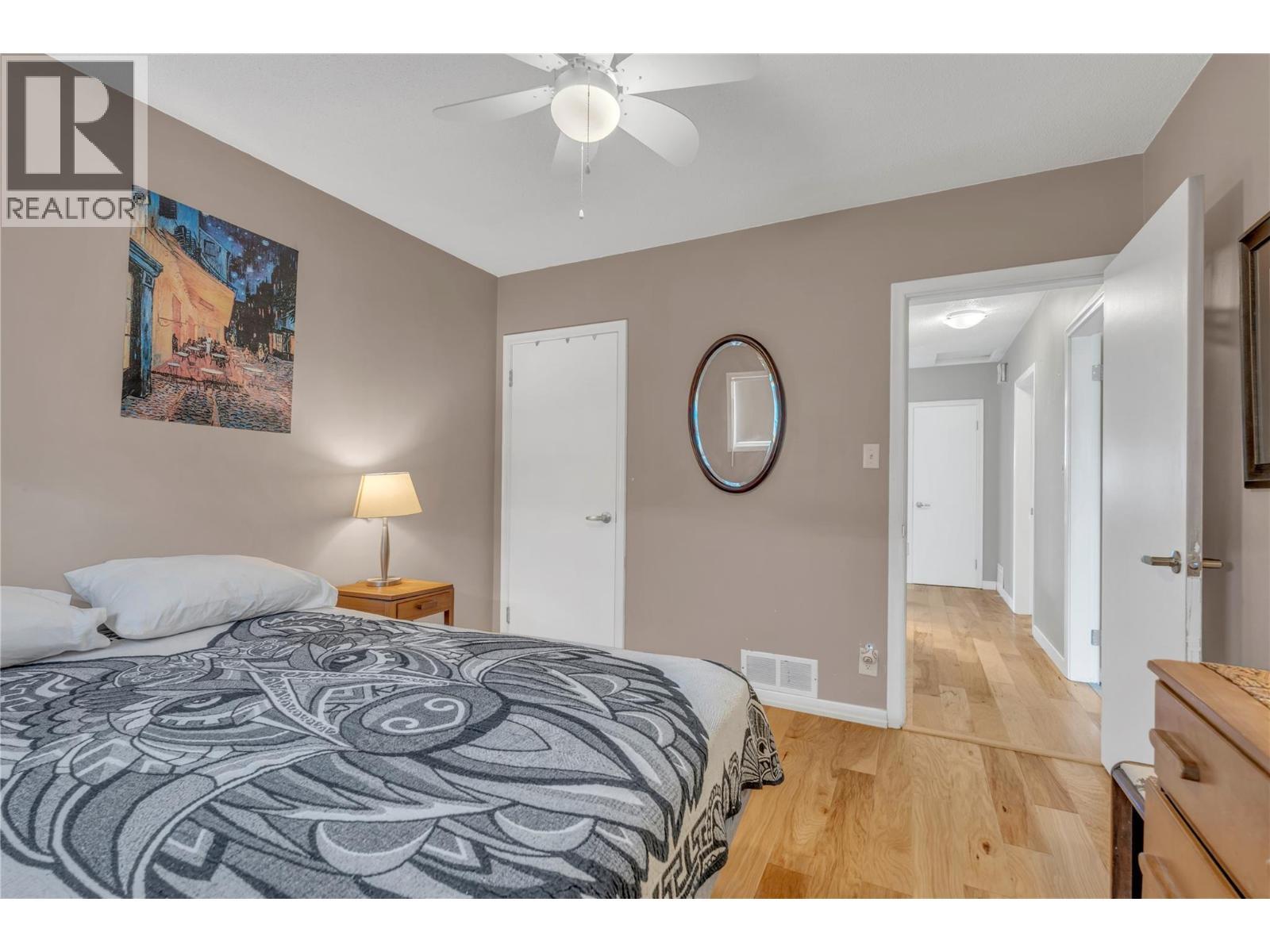 707 Ross Avenue, Penticton, BC - Indoor Photo Showing Bedroom