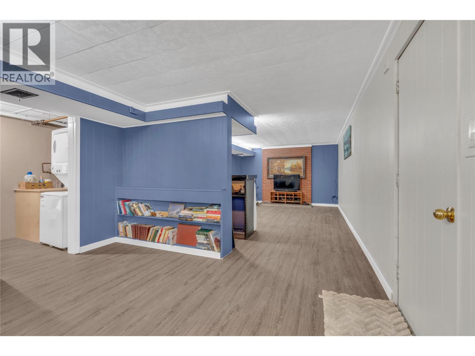 707 Ross Avenue, Penticton, BC - Indoor Photo Showing Other Room