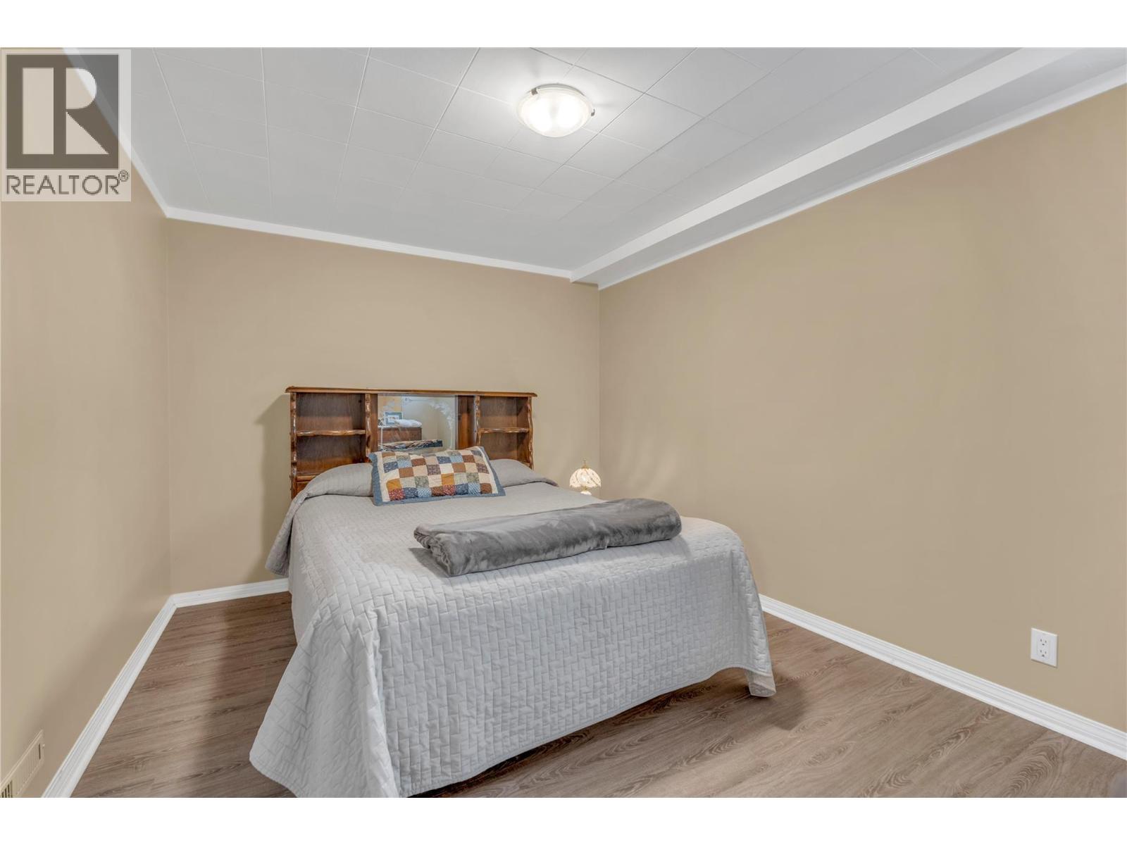 FIFTH BEDROOM - BASEMENT - 707 Ross Avenue, Penticton, BC - Indoor Photo Showing Bedroom