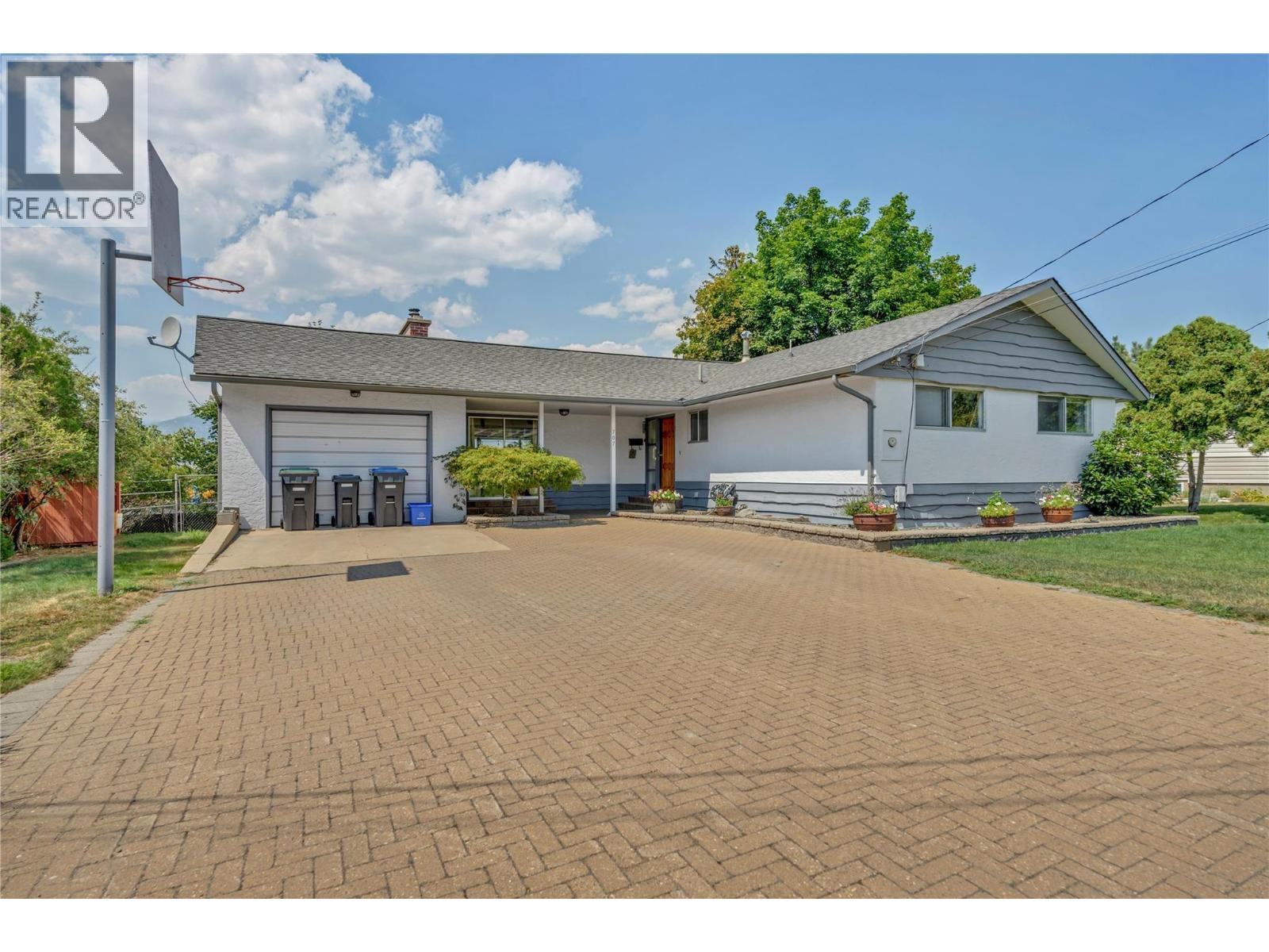 707 Ross Avenue, Penticton, BC - Outdoor