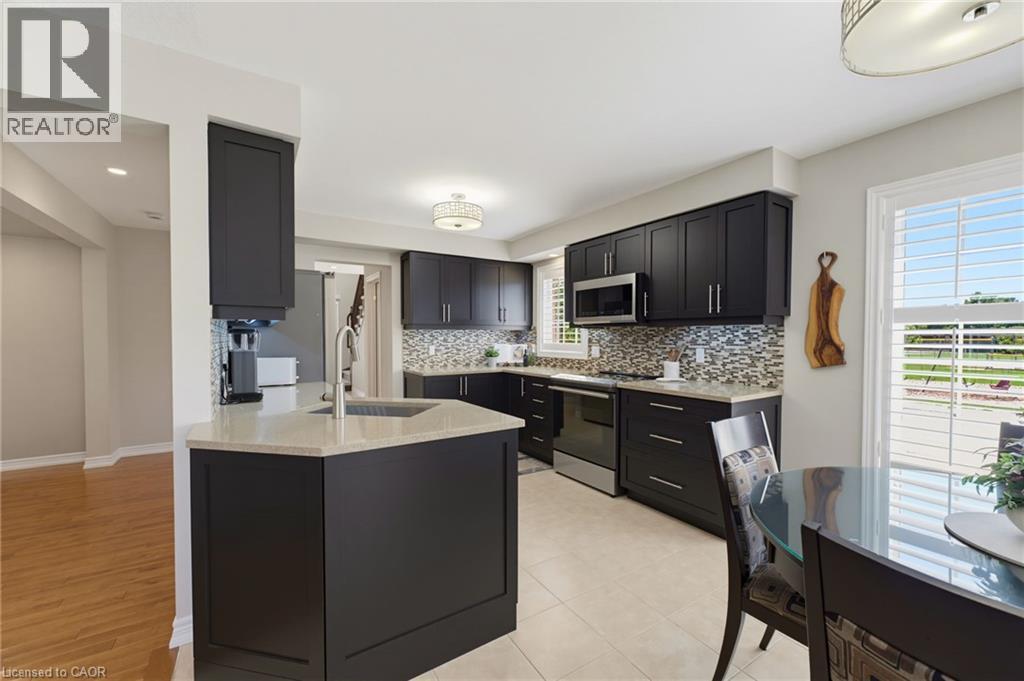 314 Brigadoon Drive, Hamilton, ON - Indoor Photo Showing Kitchen With Upgraded Kitchen