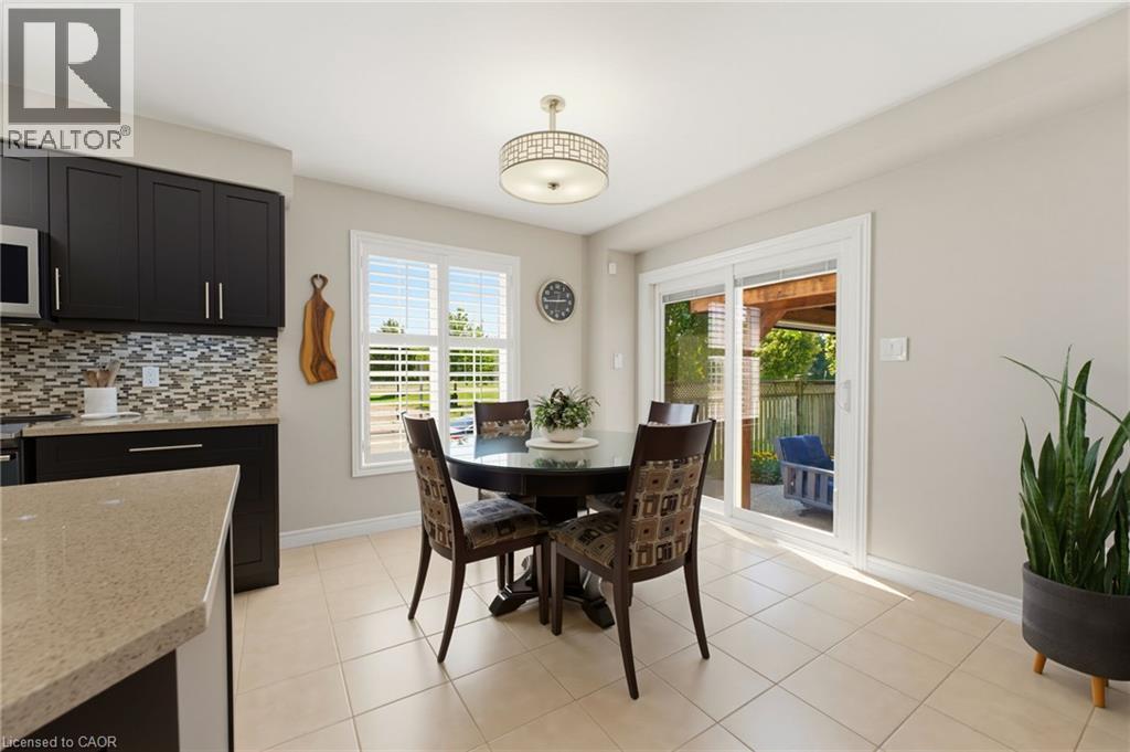 314 Brigadoon Drive, Hamilton, ON - Indoor Photo Showing Dining Room