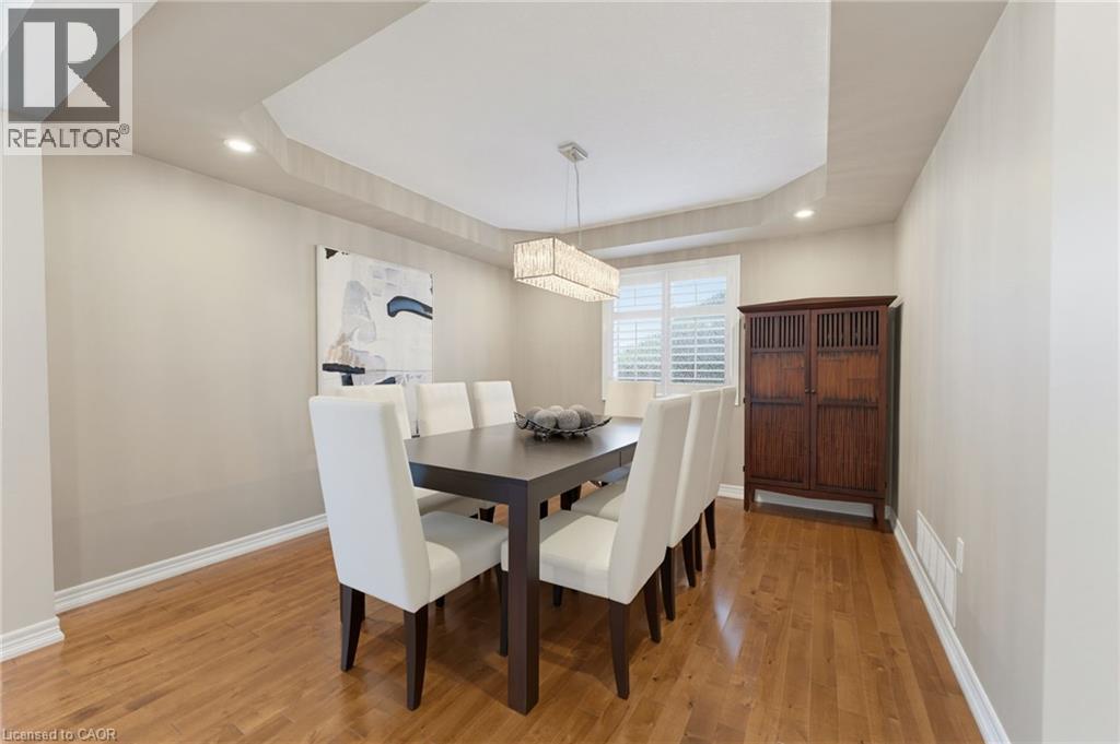 314 Brigadoon Drive, Hamilton, ON - Indoor Photo Showing Dining Room