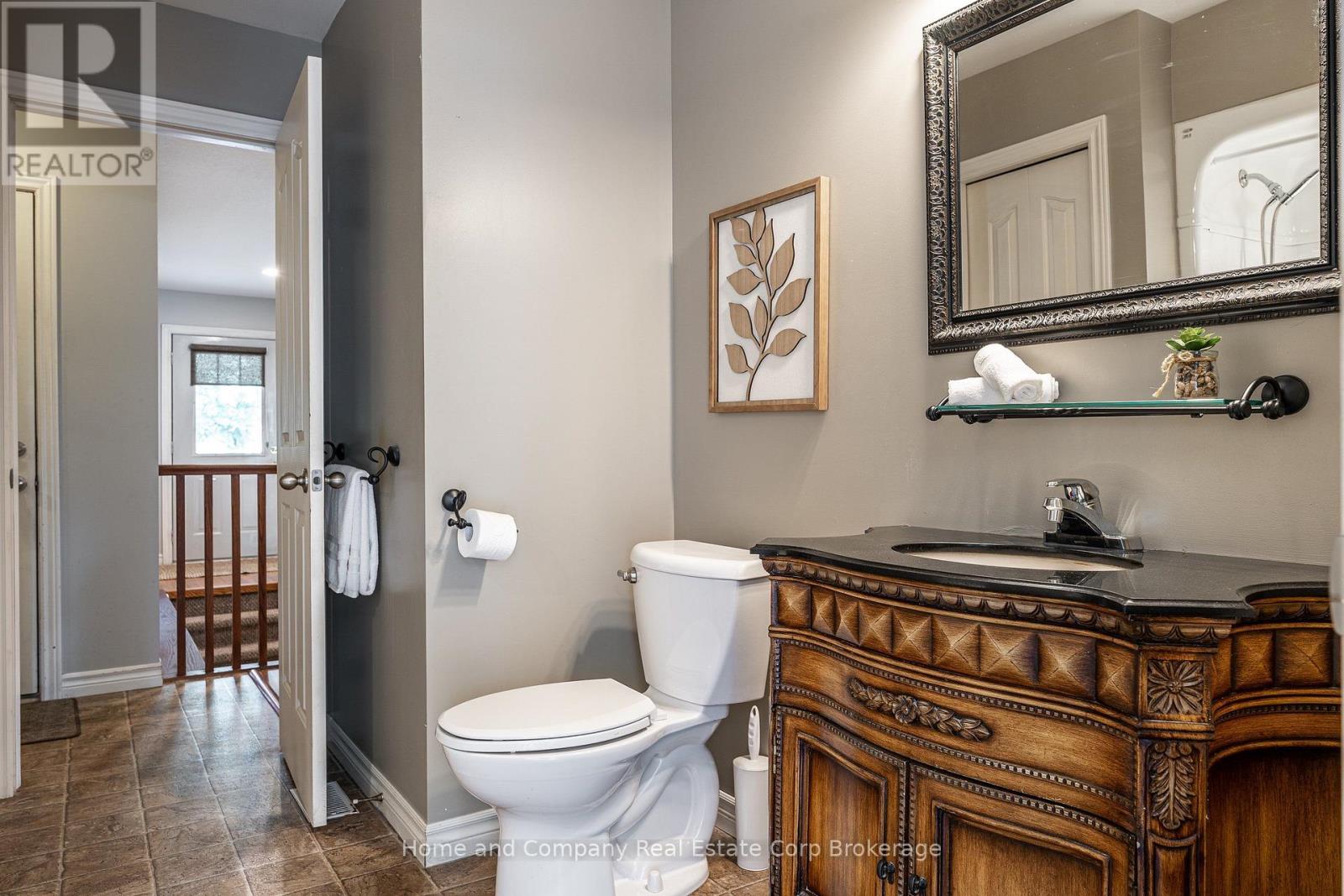 354 Dufferin Street, Stratford, ON - Indoor Photo Showing Bathroom