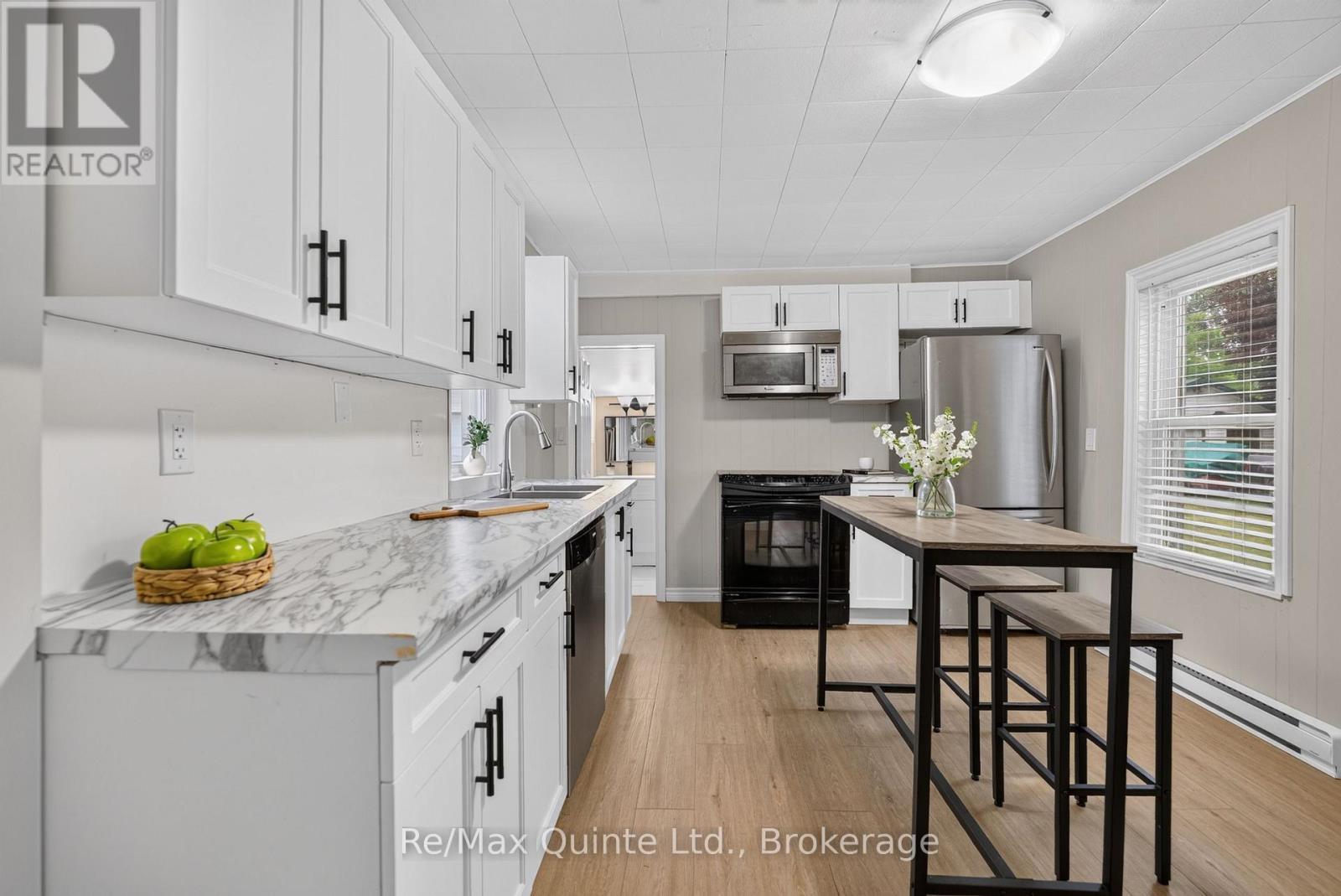 55 George Street, Belleville (Belleville Ward), ON - Indoor Photo Showing Kitchen With Stainless Steel Kitchen With Upgraded Kitchen