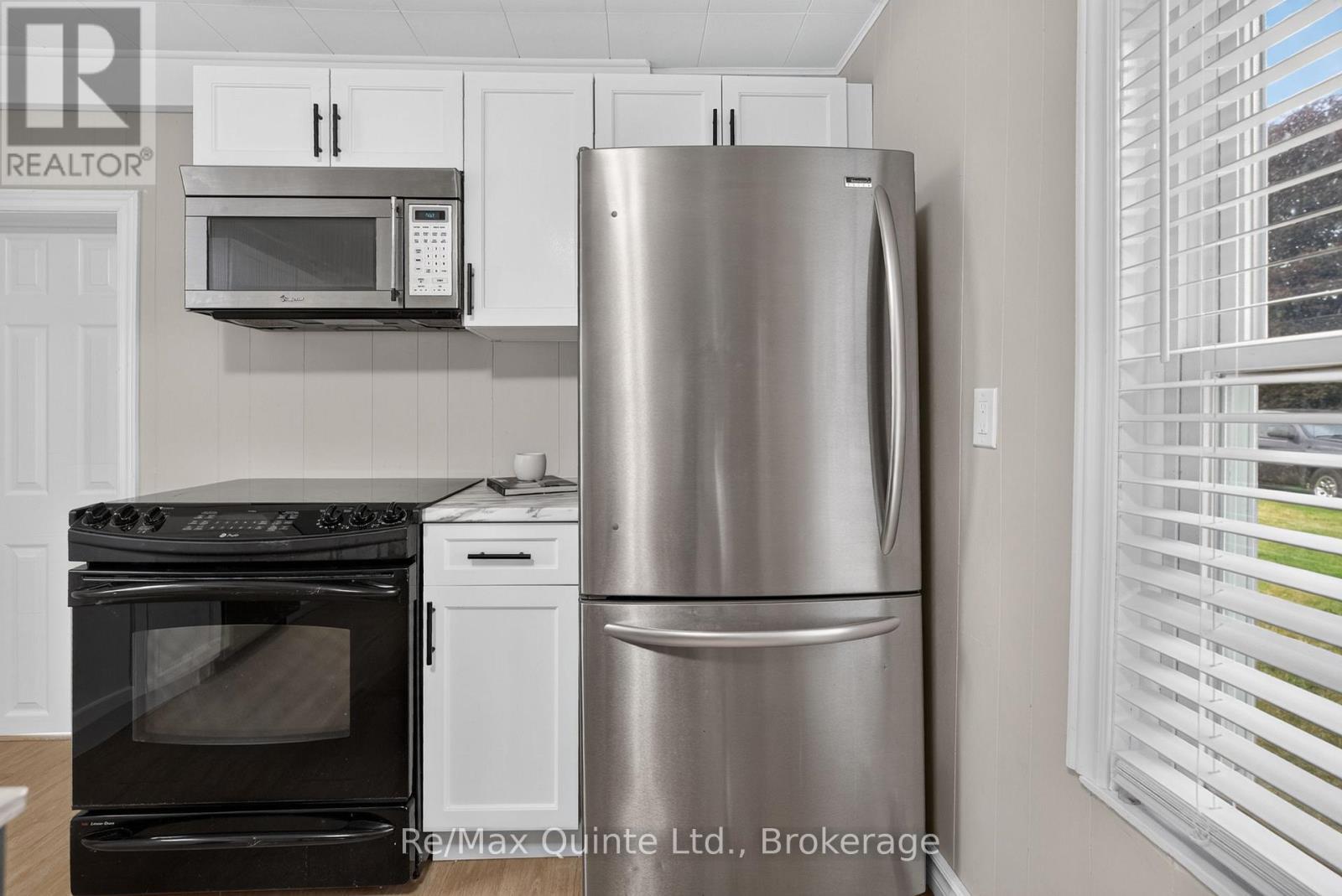 55 George Street, Belleville (Belleville Ward), ON - Indoor Photo Showing Kitchen