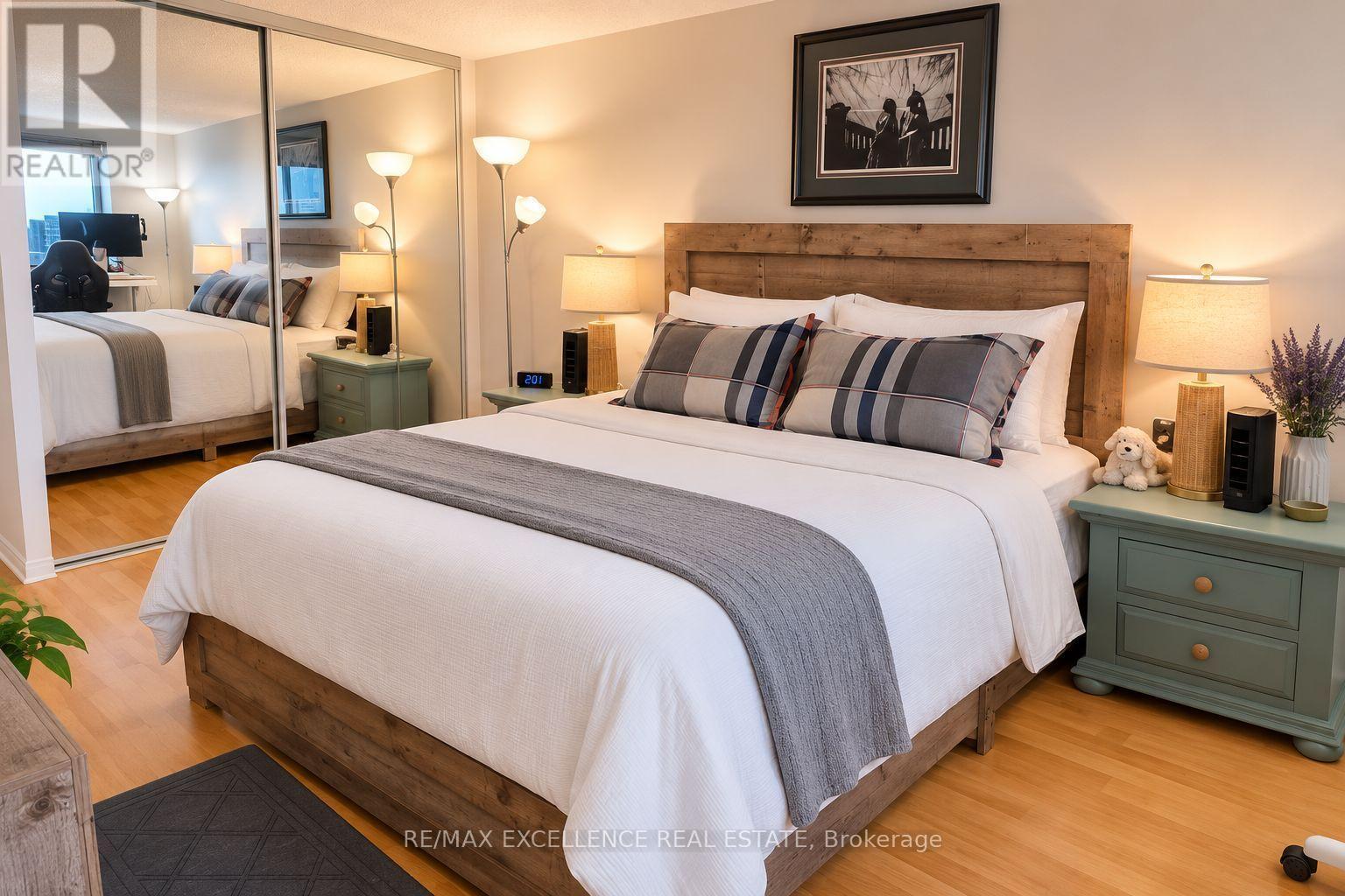 912 - 6720 Glen Erin Drive, Mississauga, ON - Indoor Photo Showing Bedroom