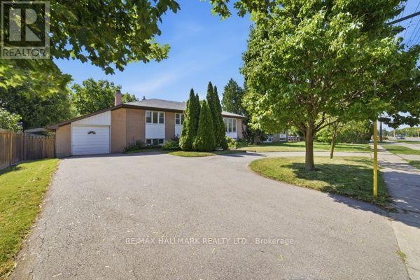 1392 Rebecca Street, Oakville, ON - Outdoor
