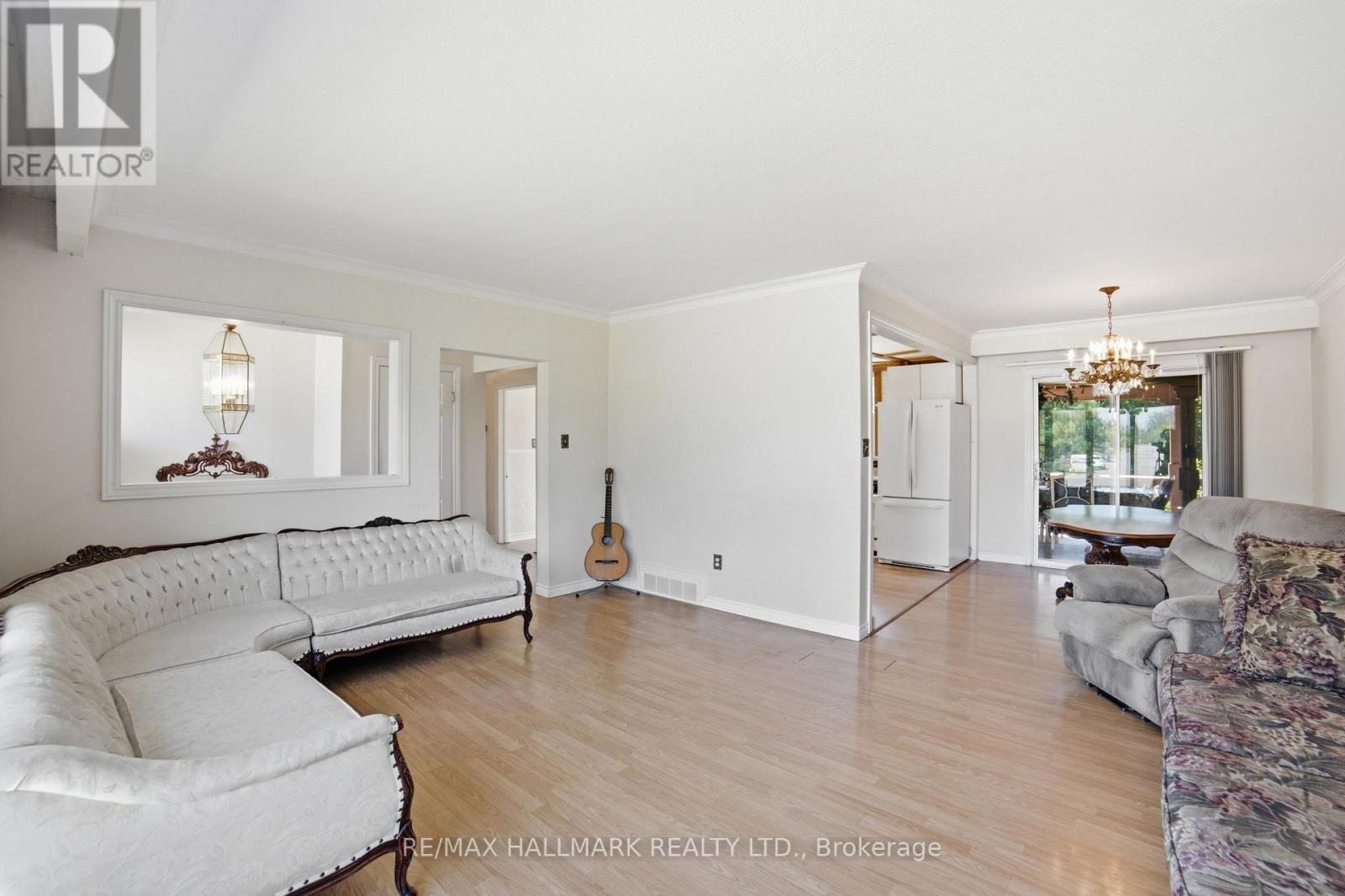 1392 Rebecca Street, Oakville, ON - Indoor Photo Showing Living Room