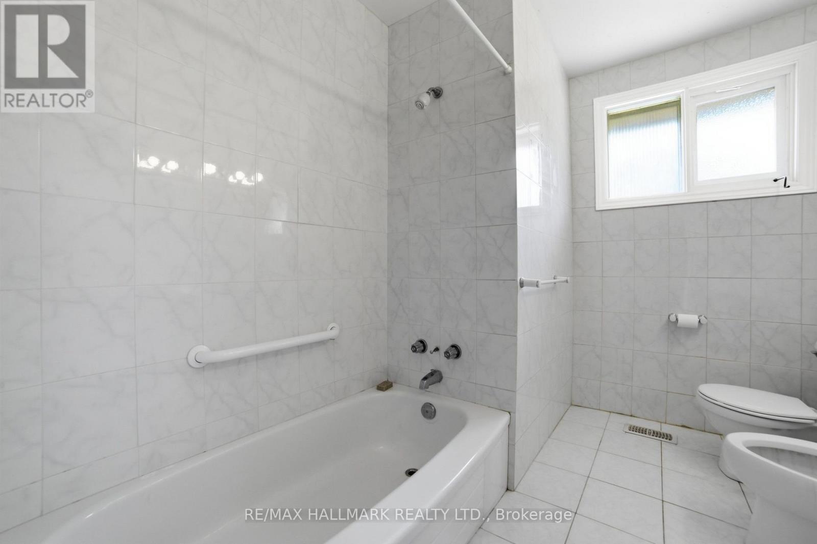 1392 Rebecca Street, Oakville, ON - Indoor Photo Showing Bathroom