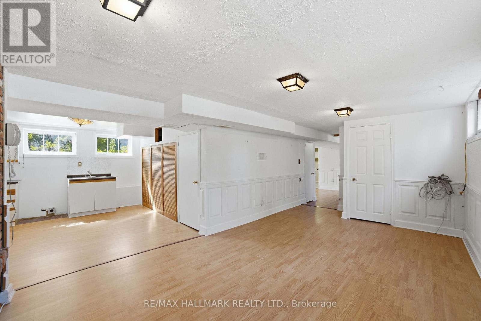 1392 Rebecca Street, Oakville, ON - Indoor