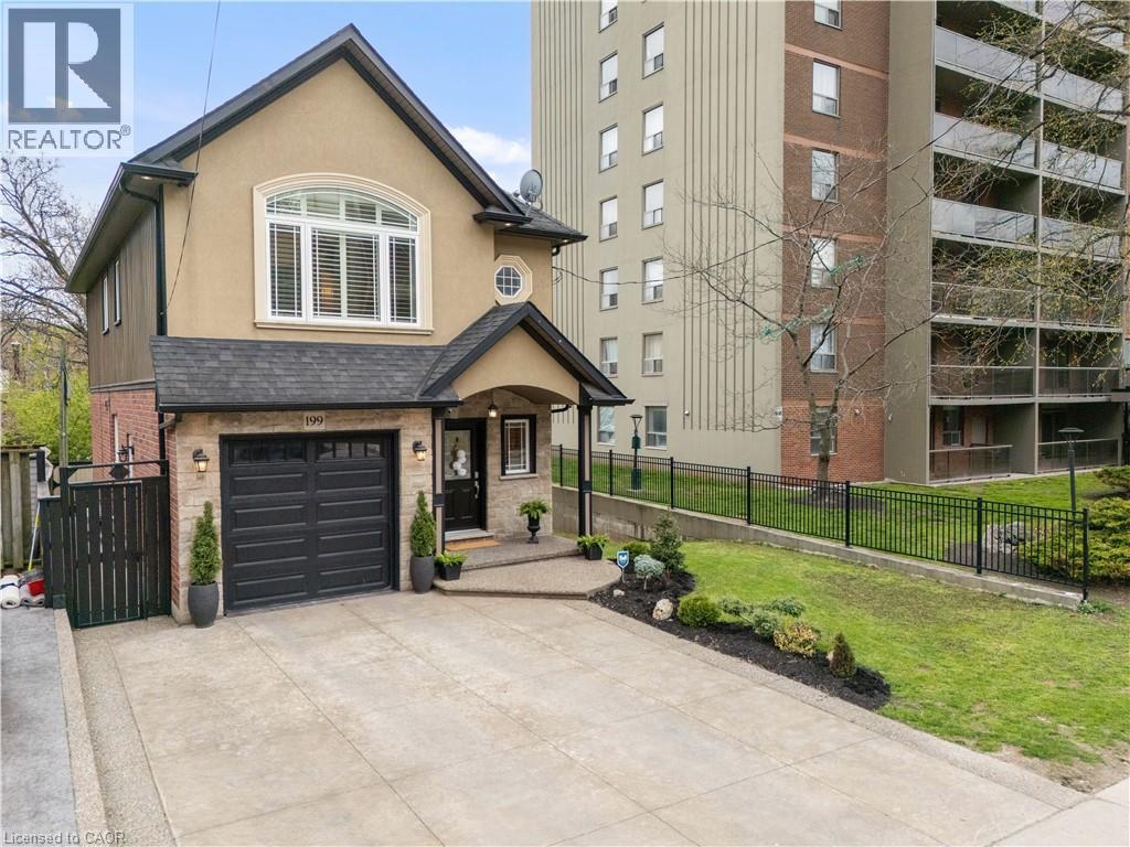 Stucco and stone facade with arched window feature - 199 Hunter Street W, Hamilton, ON - Outdoor With Facade