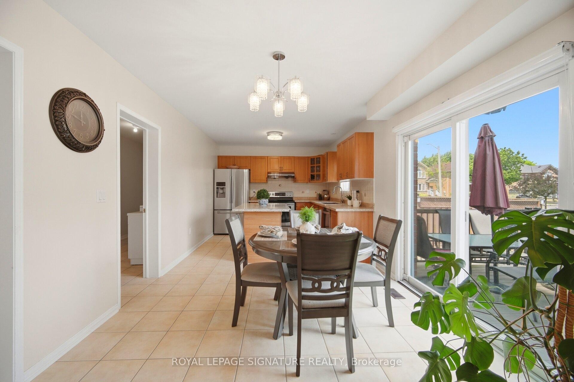34 Nina Place N, Brampton, ON - Indoor Photo Showing Dining Room