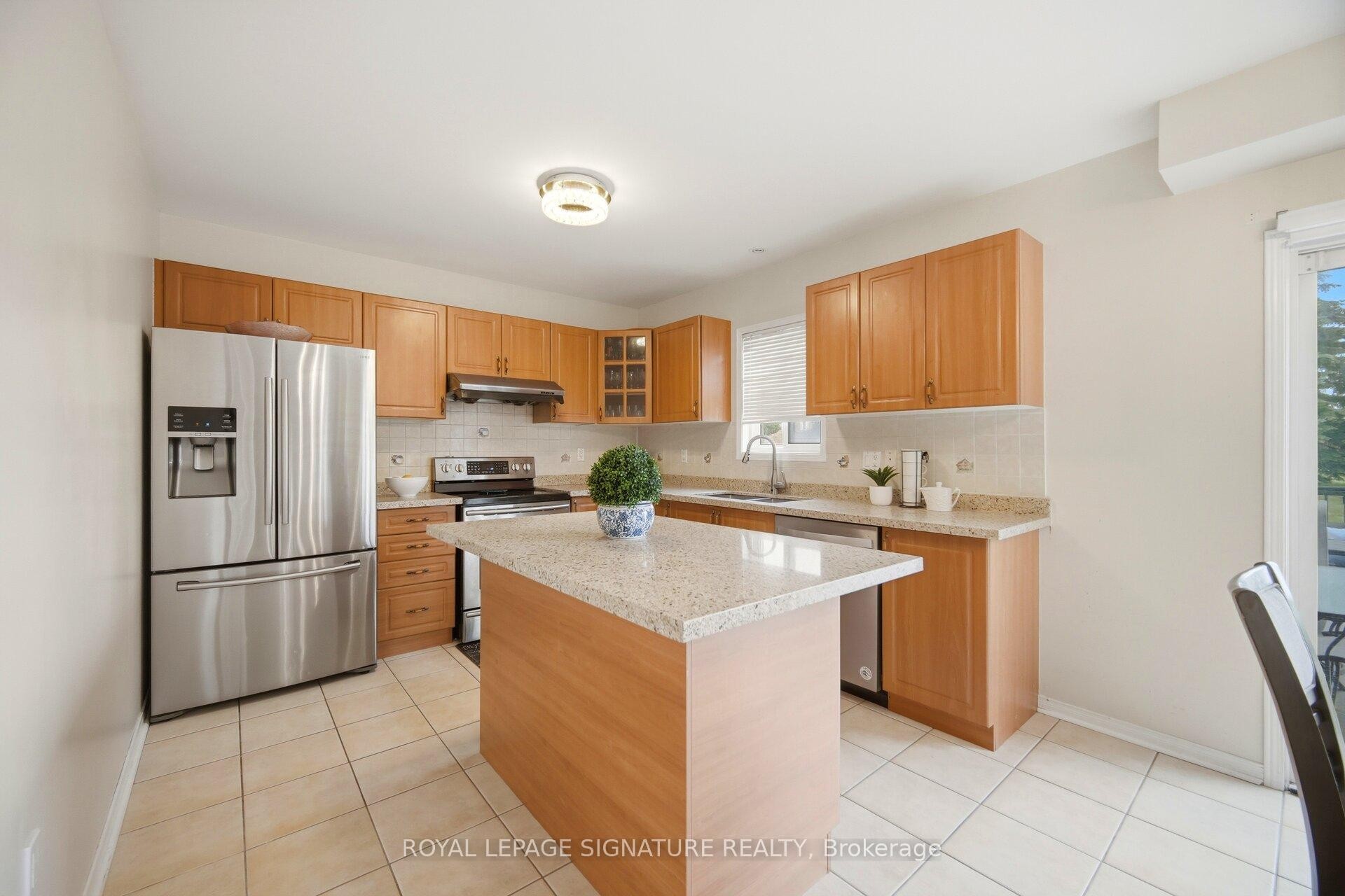 34 Nina Place N, Brampton, ON - Indoor Photo Showing Kitchen