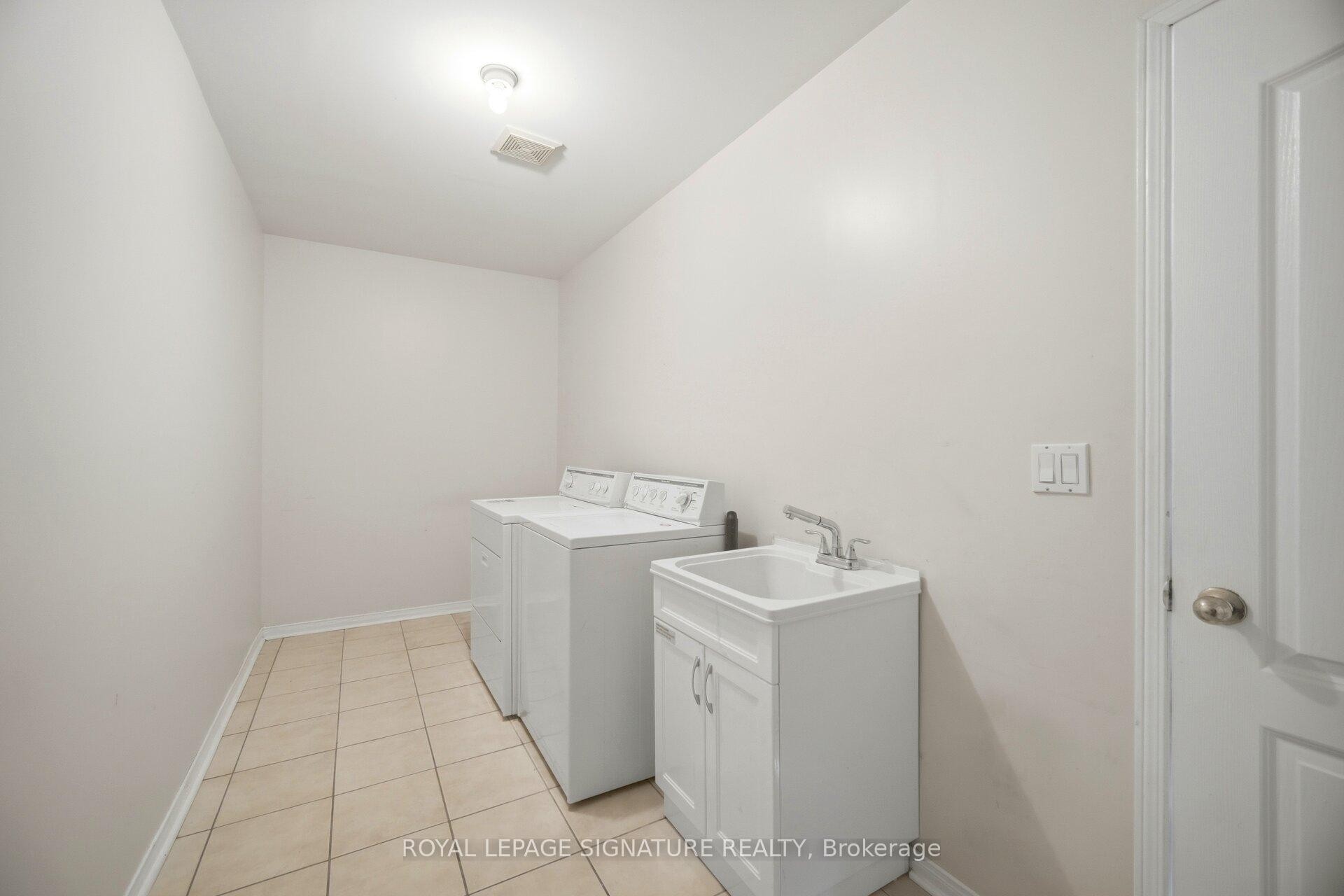 34 Nina Place N, Brampton, ON - Indoor Photo Showing Laundry Room