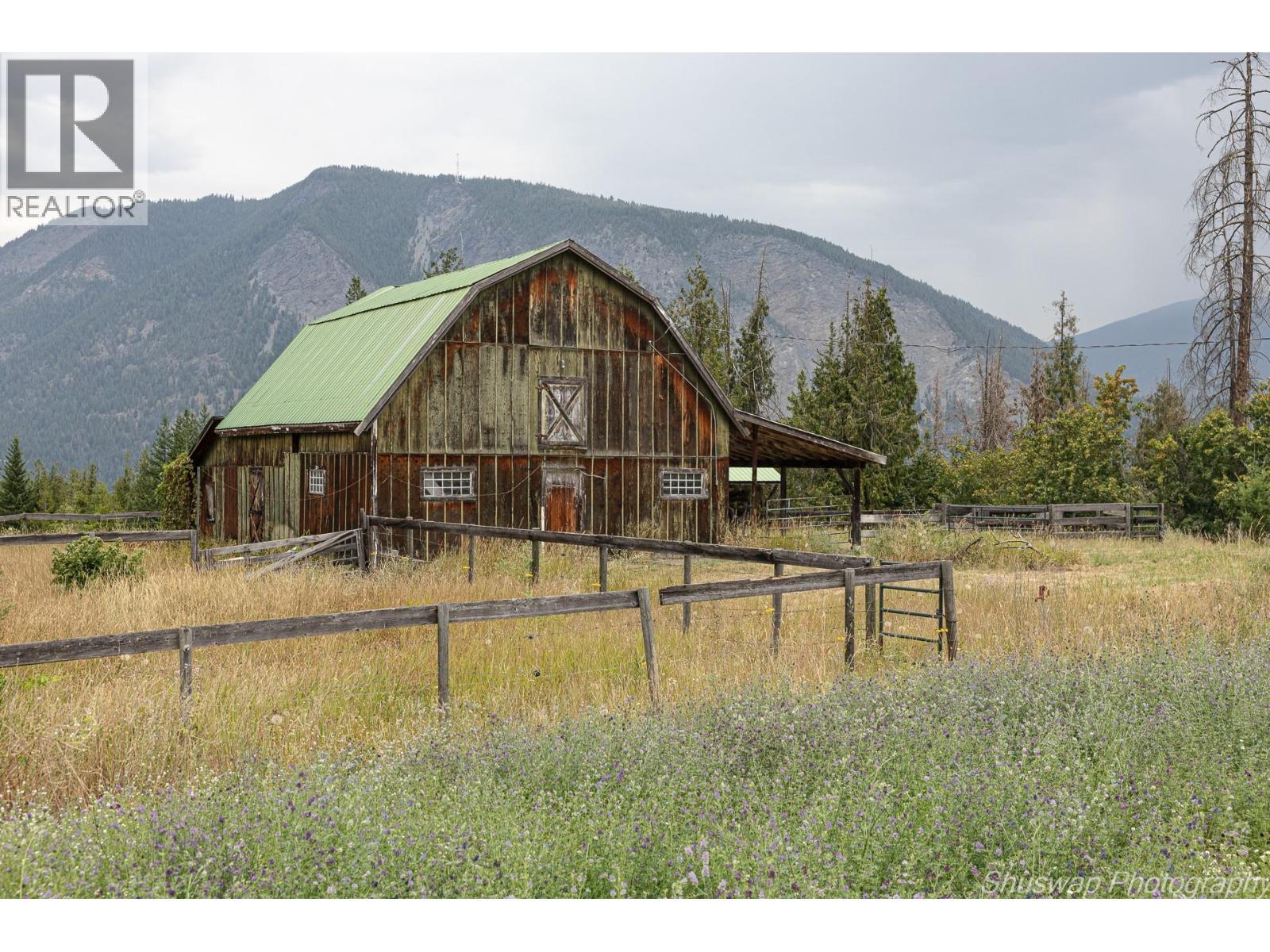 6350 Lakeshore Drive Ne, Salmon Arm, BC - Outdoor