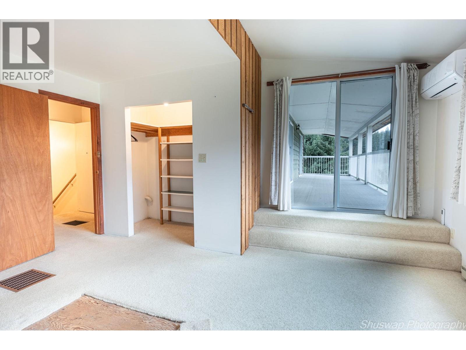 6350 Lakeshore Drive Ne, Salmon Arm, BC - Indoor Photo Showing Other Room