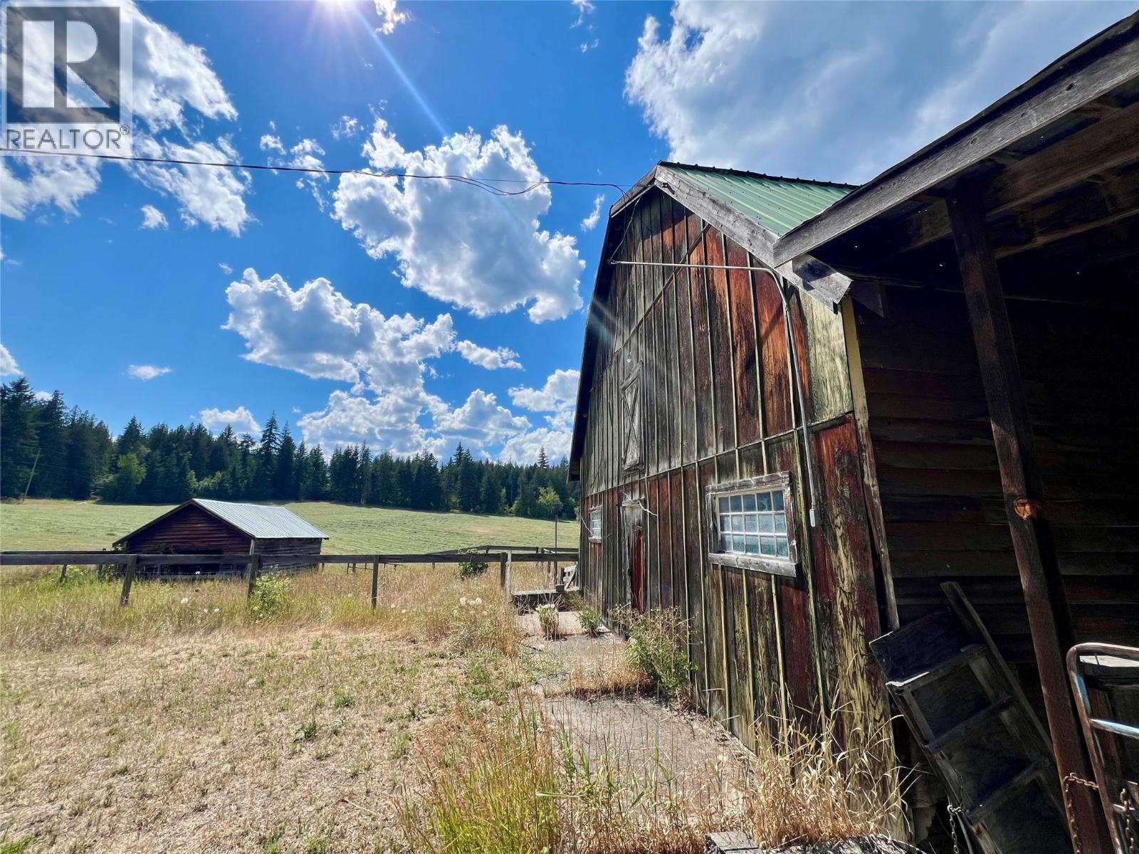 6350 Lakeshore Drive Ne, Salmon Arm, BC - Outdoor