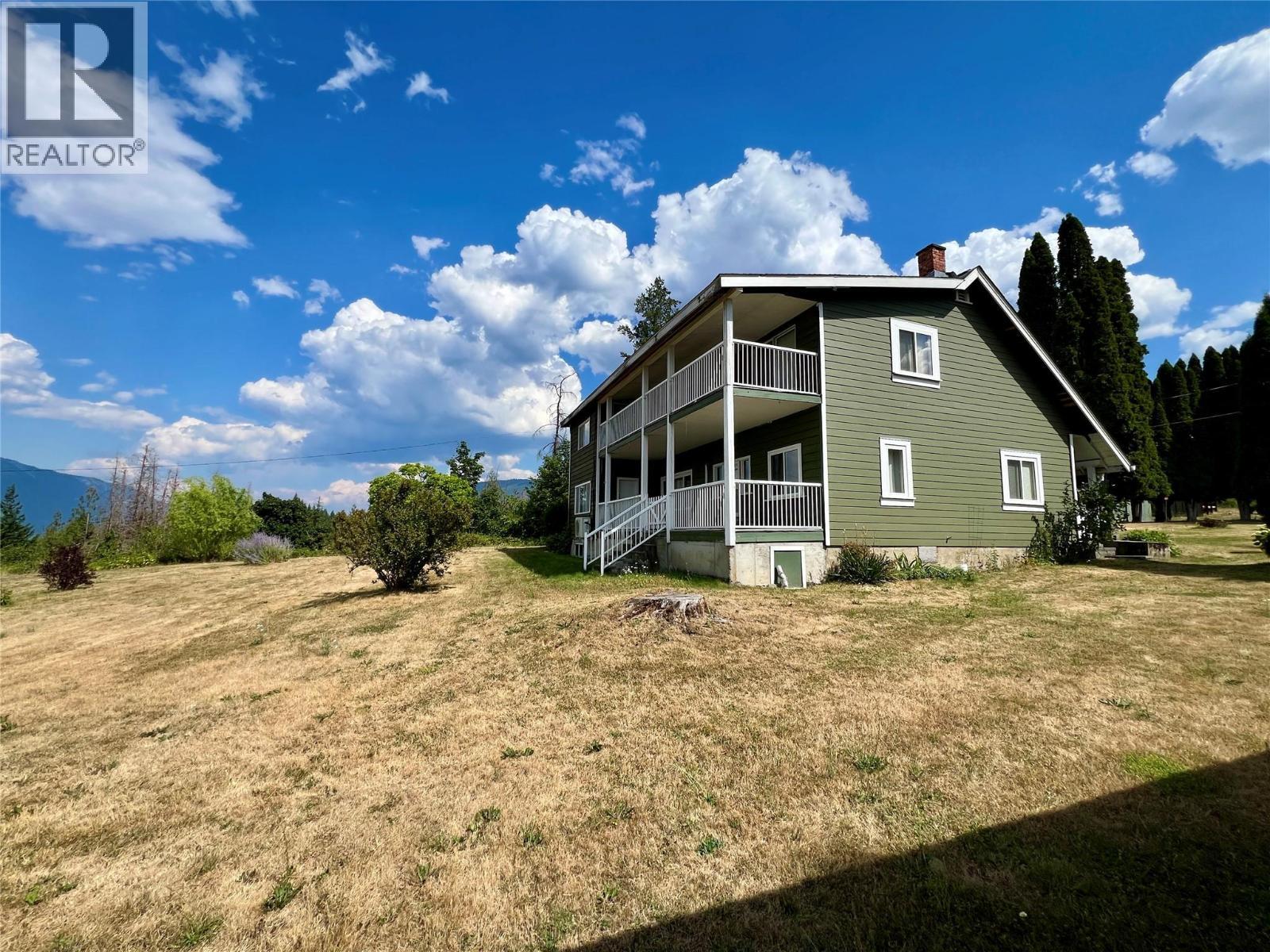 6350 Lakeshore Drive Ne, Salmon Arm, BC - Outdoor