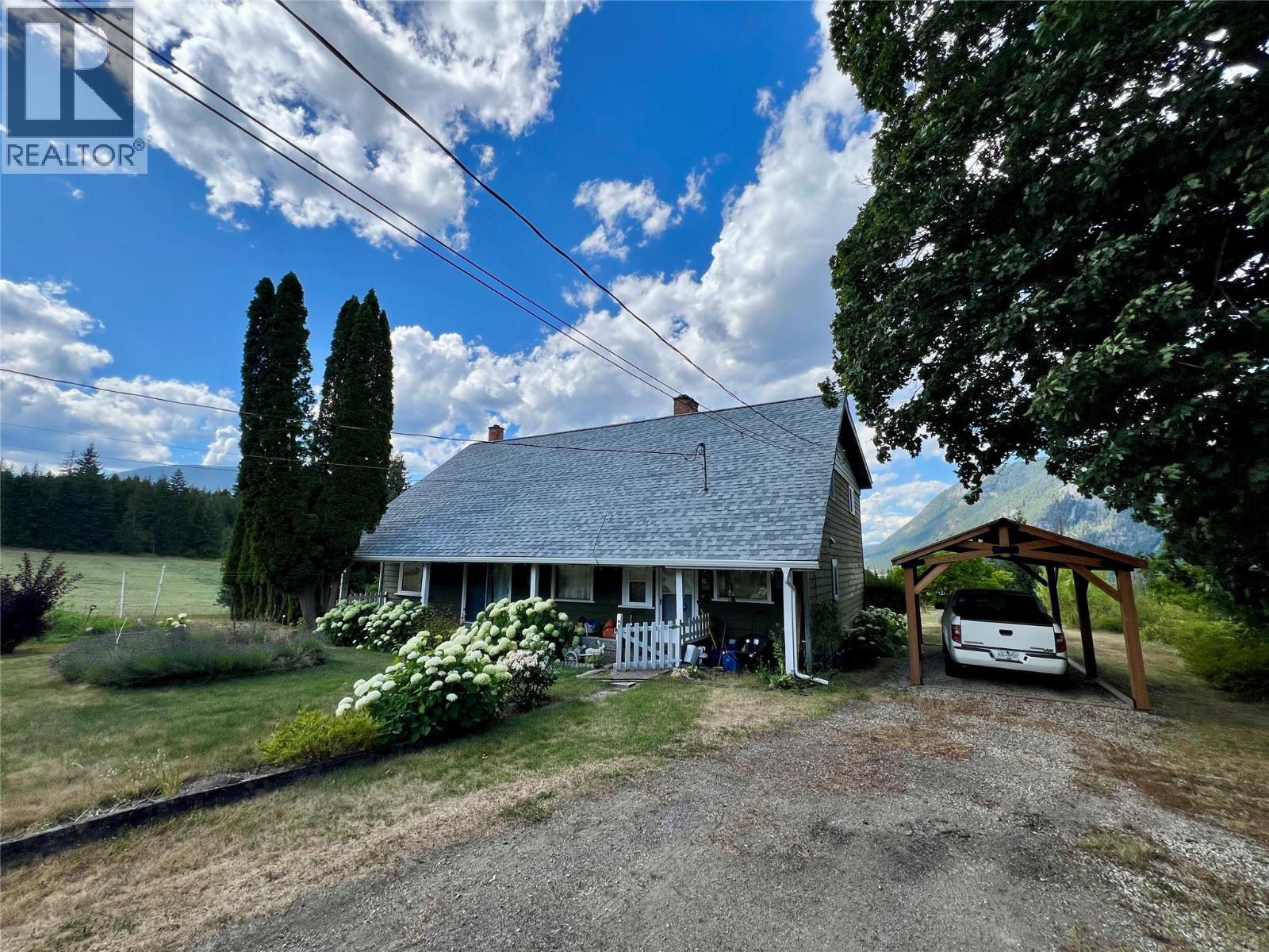 6350 Lakeshore Drive Ne, Salmon Arm, BC - Outdoor