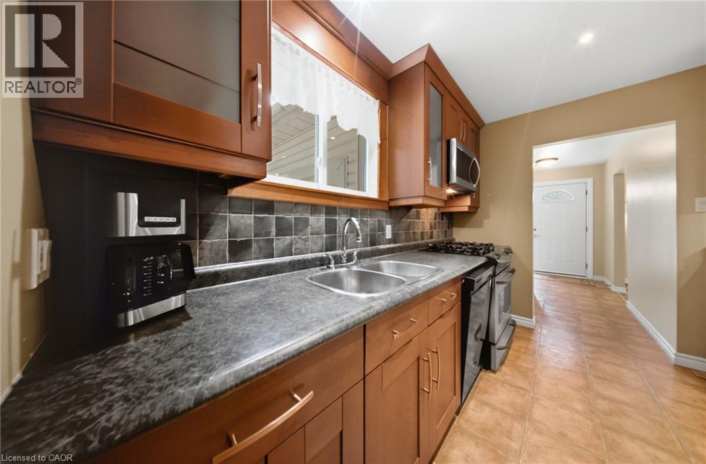 3157 Palmer Drive, Burlington, ON - Indoor Photo Showing Kitchen With Double Sink