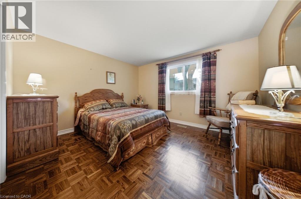 3157 Palmer Drive, Burlington, ON - Indoor Photo Showing Bedroom