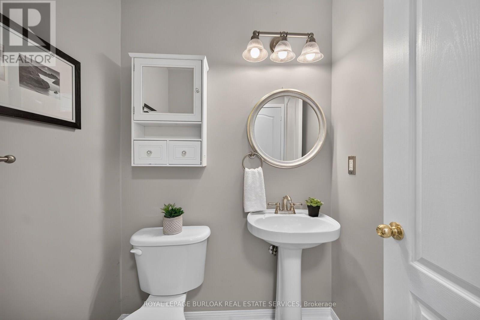 5660 Rosaline Road, Burlington, ON - Indoor Photo Showing Bathroom