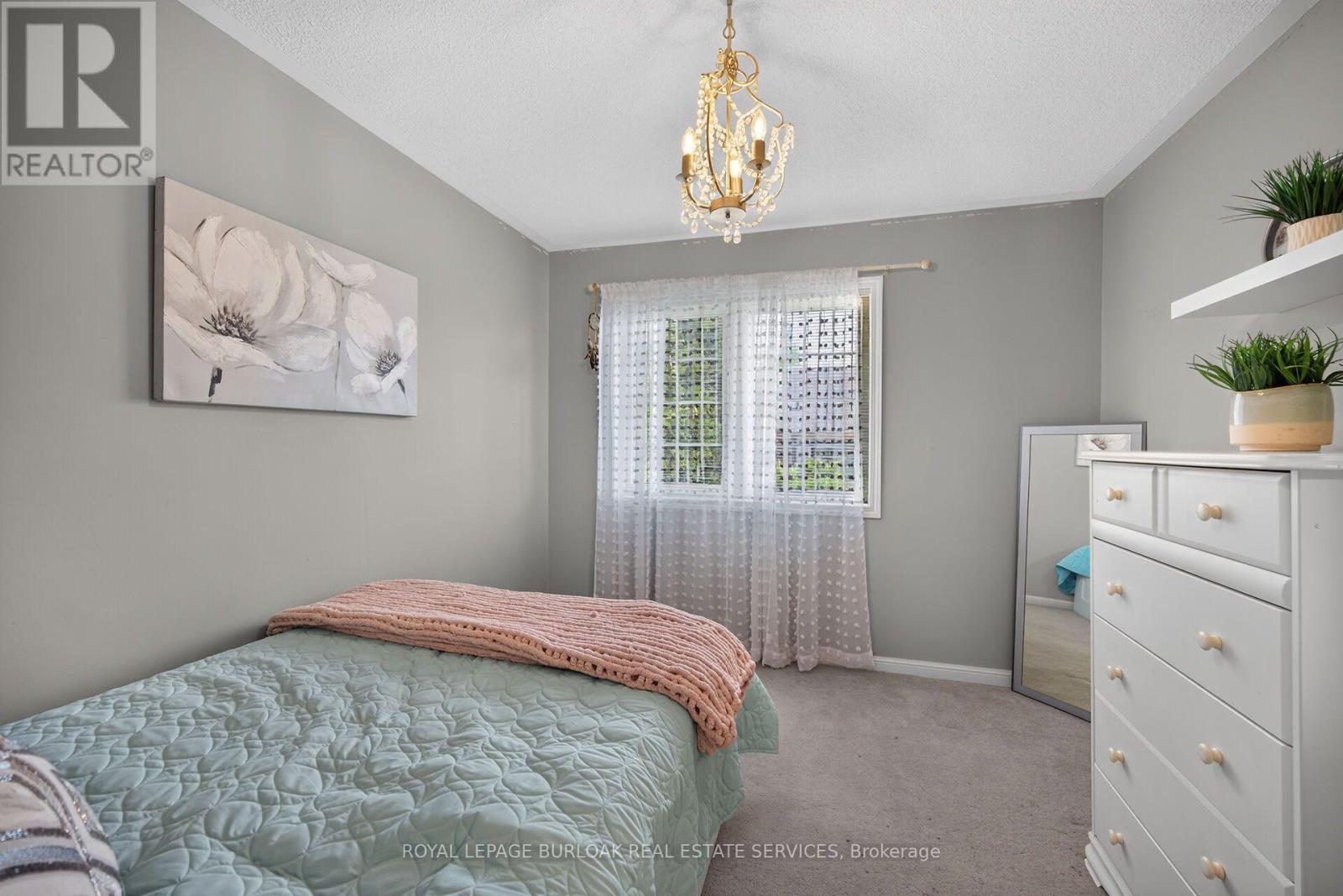 5660 Rosaline Road, Burlington, ON - Indoor Photo Showing Bedroom