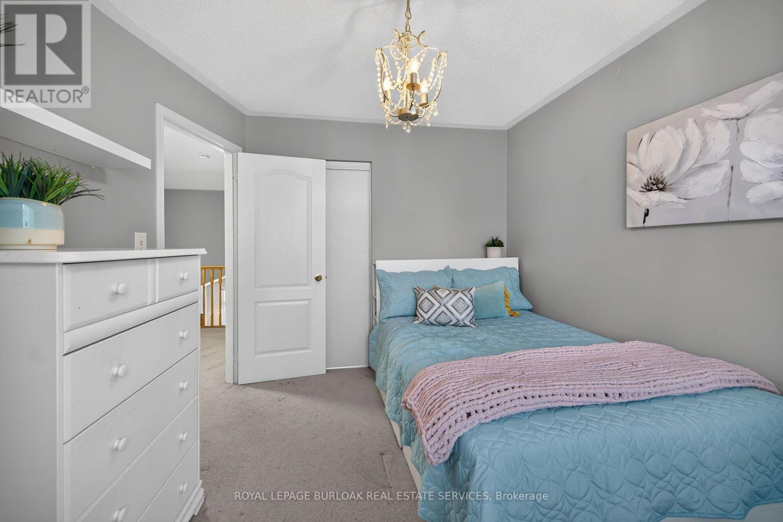 5660 Rosaline Road, Burlington, ON - Indoor Photo Showing Bedroom