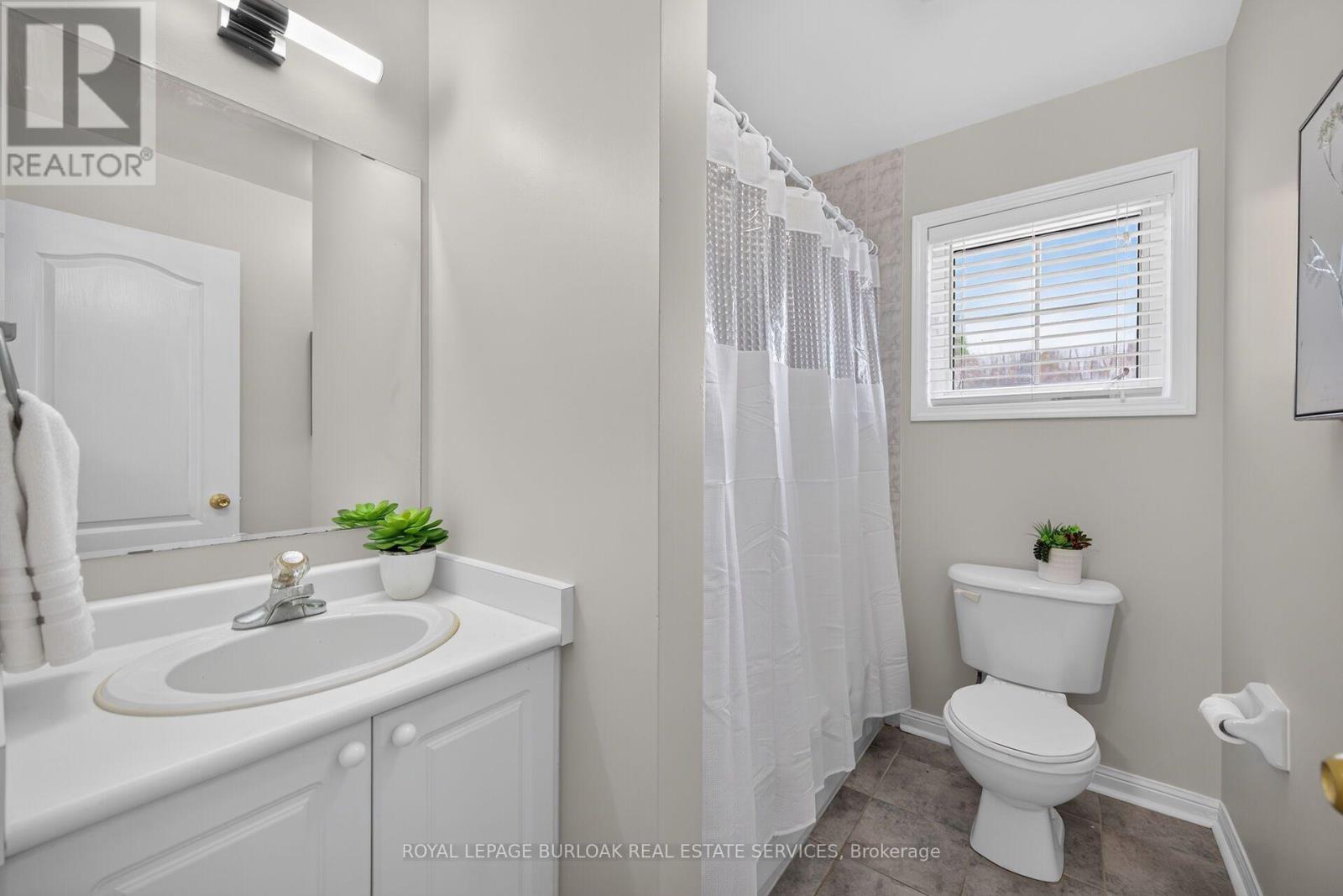 5660 Rosaline Road, Burlington, ON - Indoor Photo Showing Bathroom