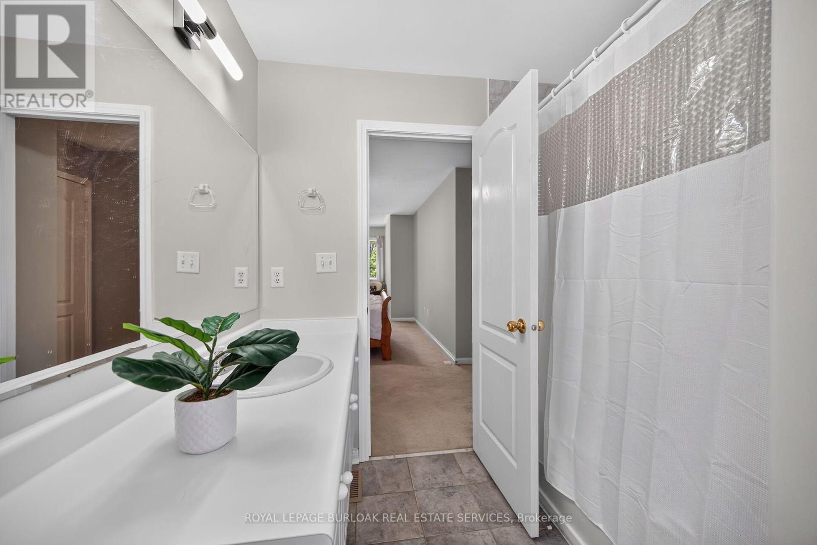 5660 Rosaline Road, Burlington, ON - Indoor