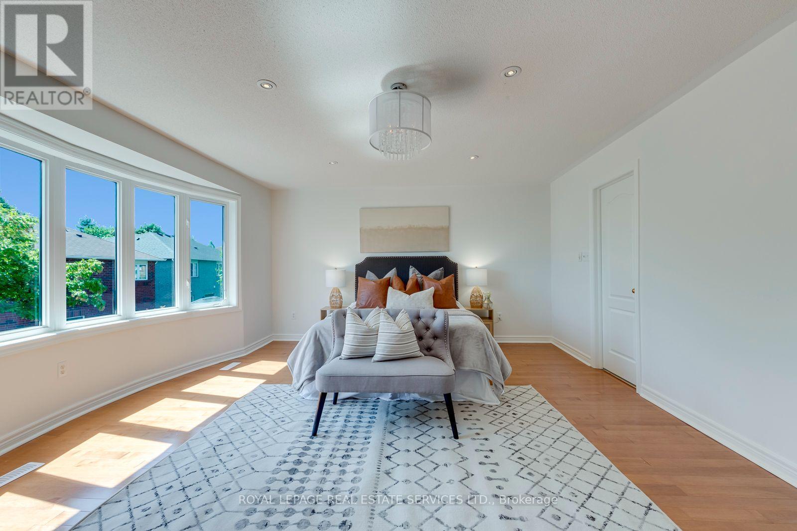 2116 Blackforest Crescent, Oakville, ON - Indoor Photo Showing Bedroom