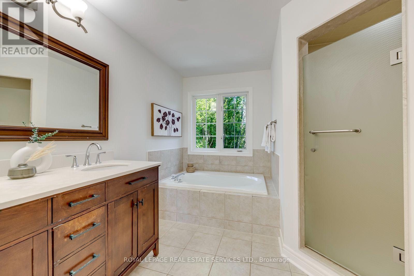 2116 Blackforest Crescent, Oakville, ON - Indoor Photo Showing Bathroom
