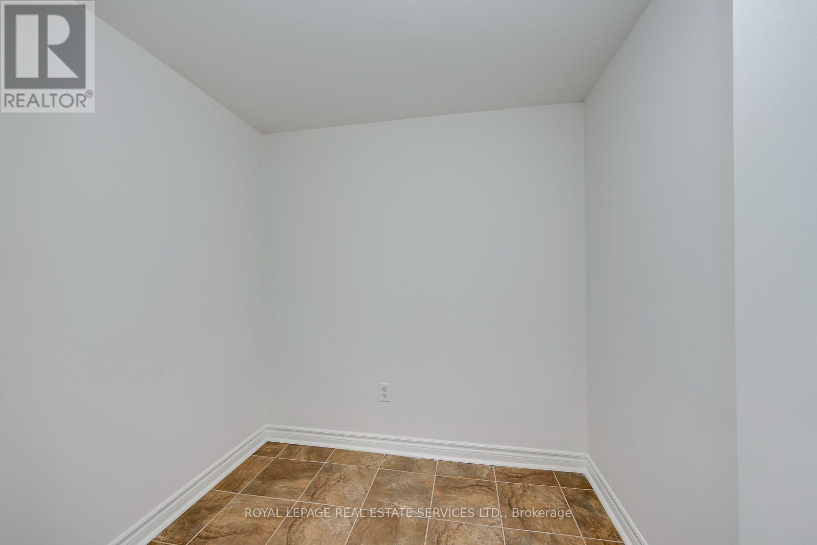 2116 Blackforest Crescent, Oakville, ON - Indoor Photo Showing Other Room