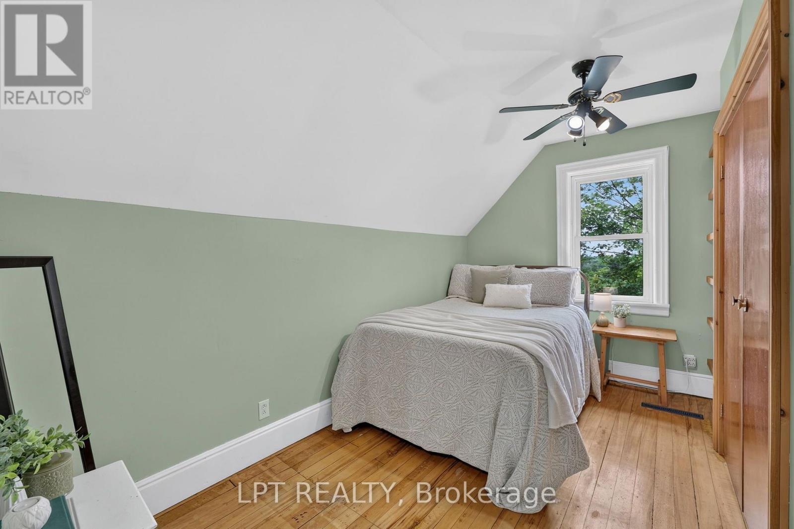 2nd Bedroom of Main house - 416476 10Th Line S, Blue Mountains, ON