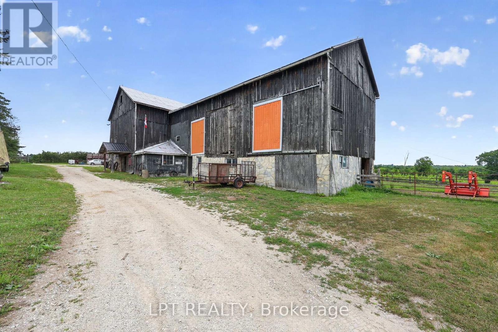 Swing Beam Barn - 416476 10Th Line S, Blue Mountains, ON