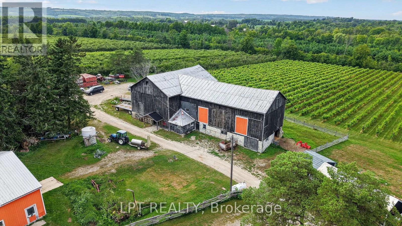 Swing Beam Barn - 416476 10Th Line S, Blue Mountains, ON